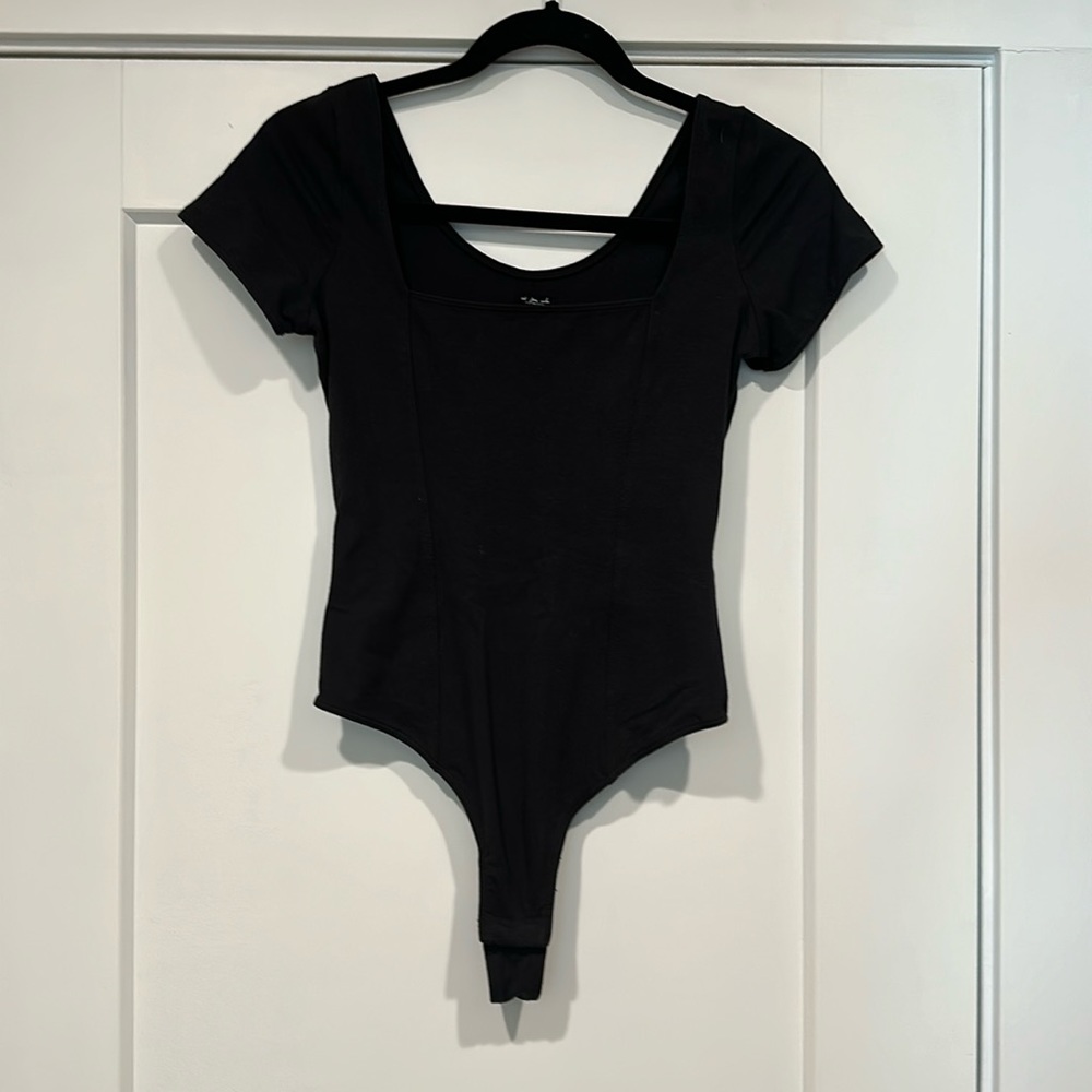 Black square neck cap sleeve bodysuit